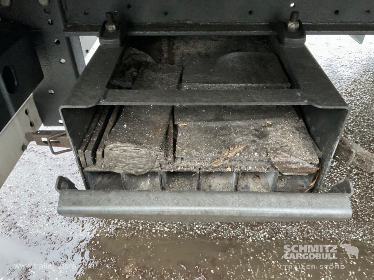 Schmitz Cargobull Curtainsider Standard Forklift holder 