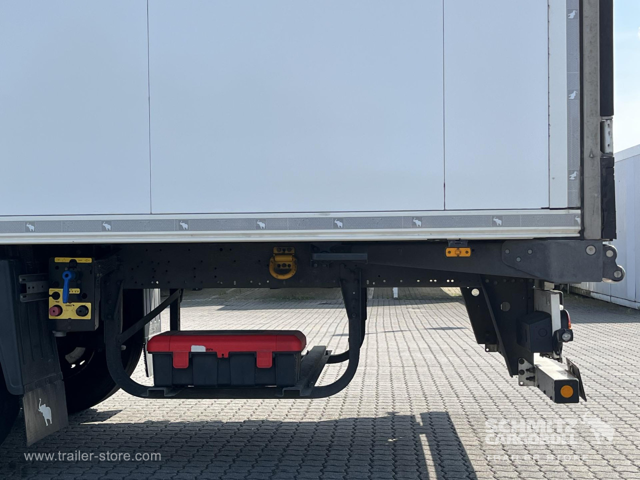 Schmitz Cargobull Tiefkühler Multitemp Doppelstock Trennwand 