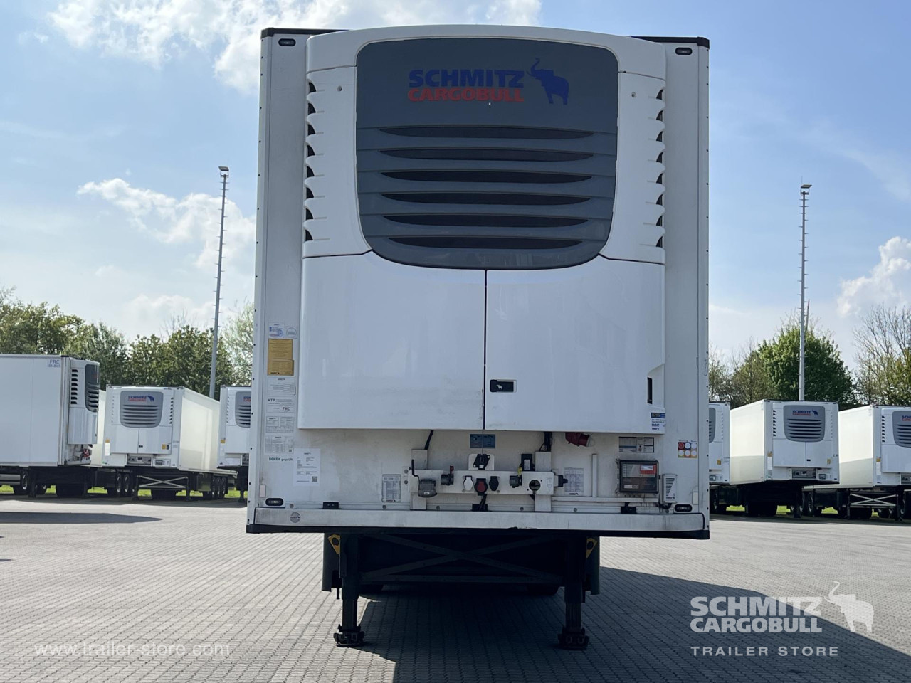 Schmitz Cargobull Tiefkühler Multitemp Doppelstock Trennwand 