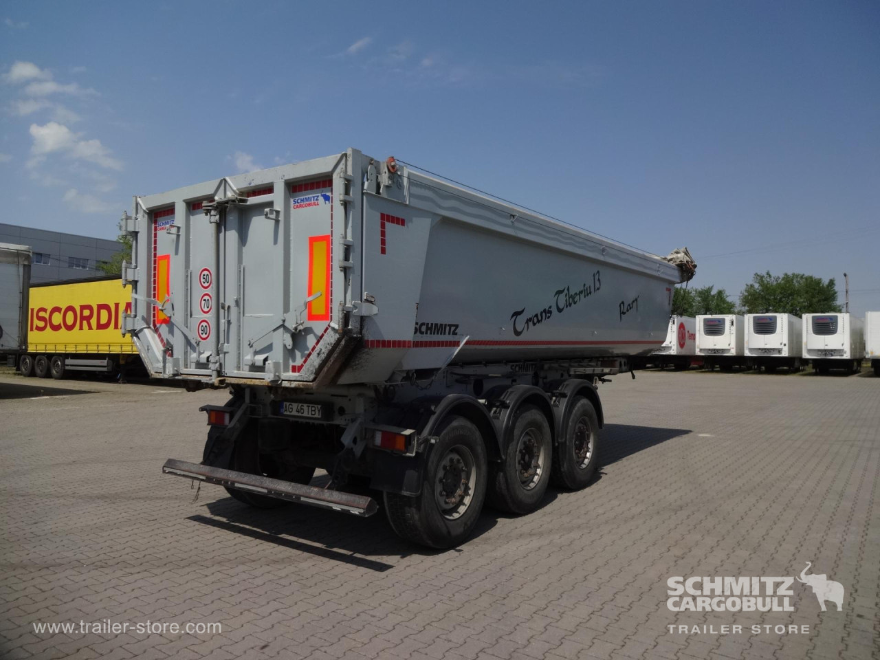 Schmitz Cargobull Tipper Steel half pipe body 252m³ 