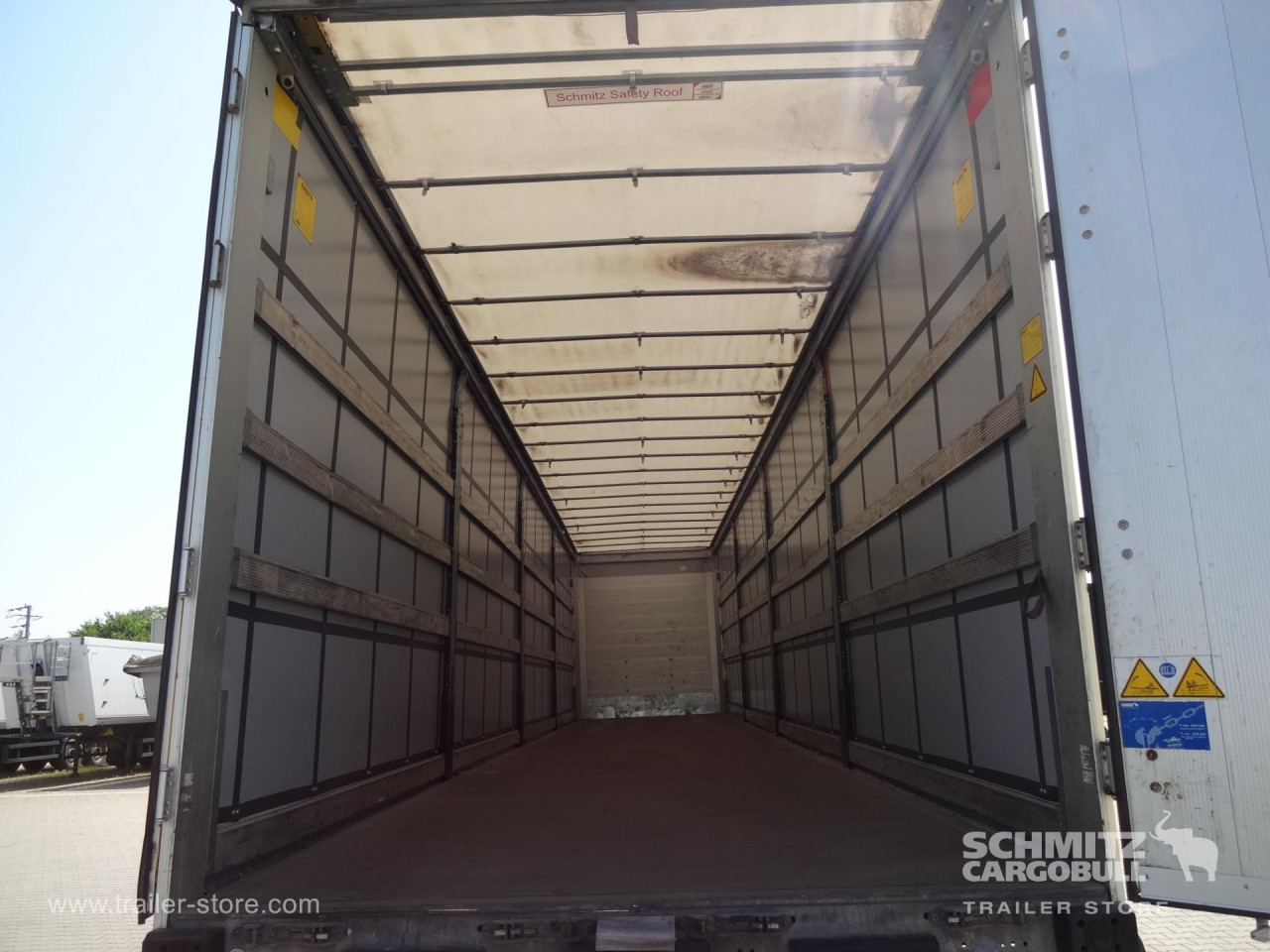 Schmitz Cargobull Curtainsider Standard 