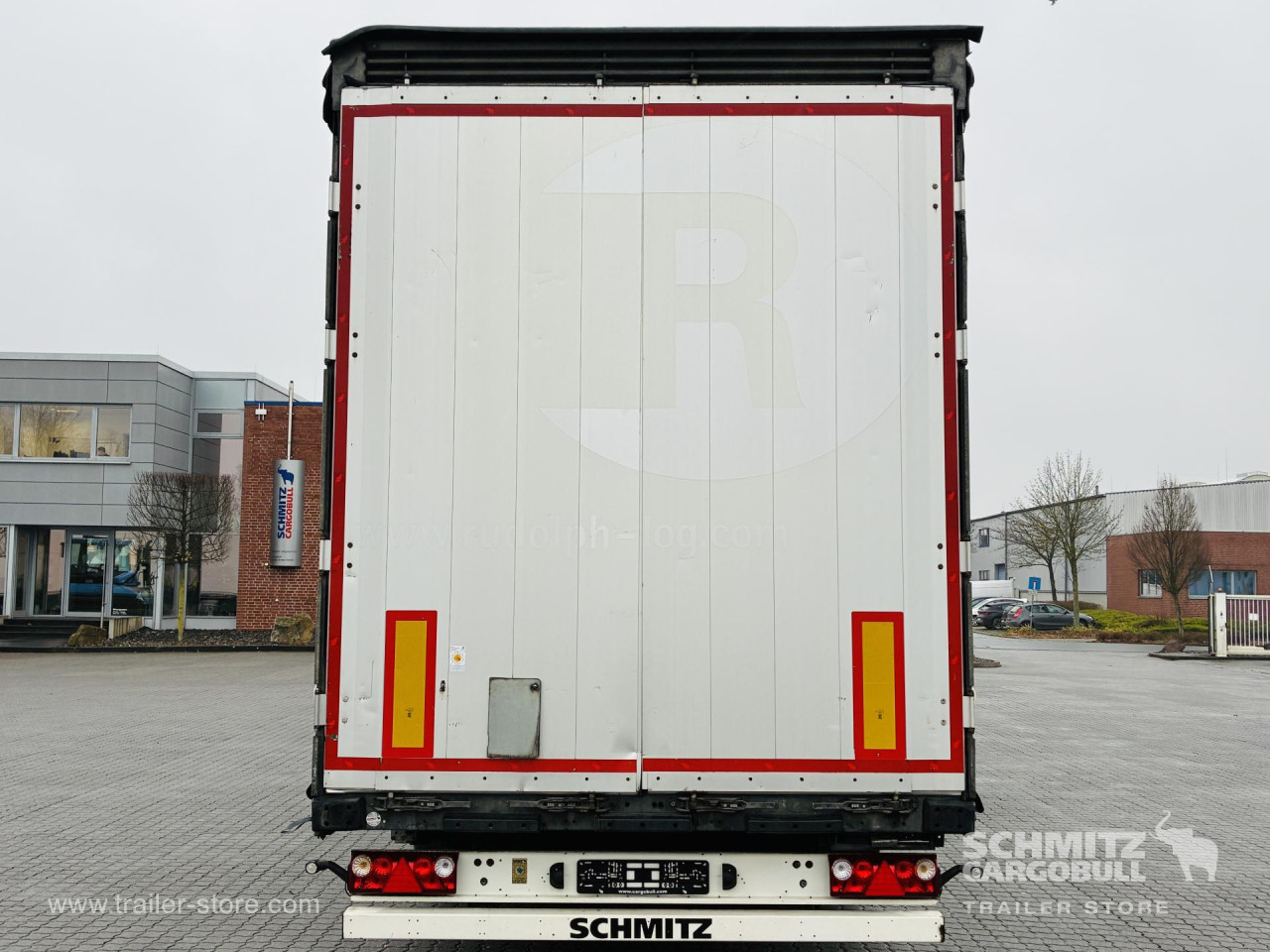 Schmitz Cargobull Curtainsider Mega Getränke 