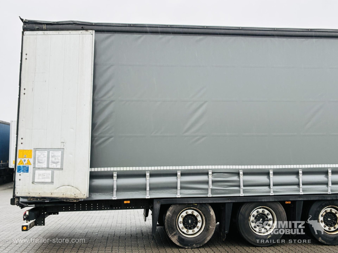 Schmitz Cargobull Curtainsider Mega Getränke 