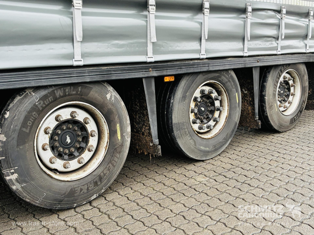 Schmitz Cargobull Curtainsider Mega Getränke 