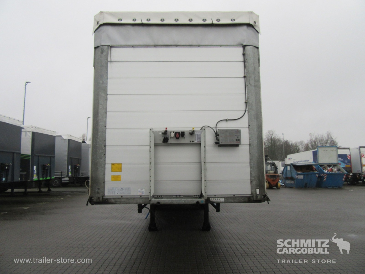 Schmitz Cargobull Curtainsider Standard Getränke 