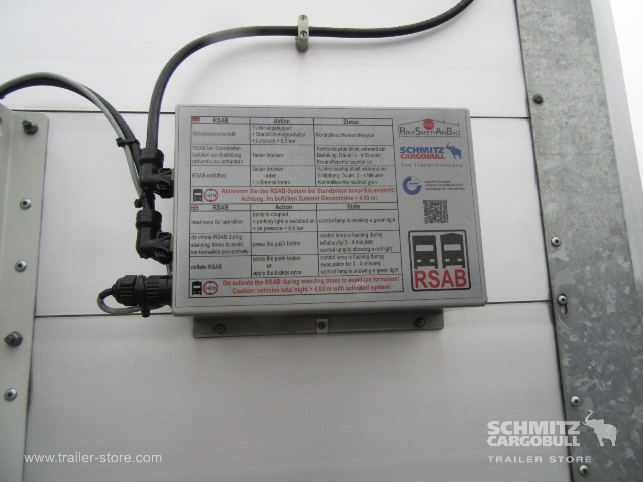 Schmitz Cargobull Curtainsider Standard Getränke 