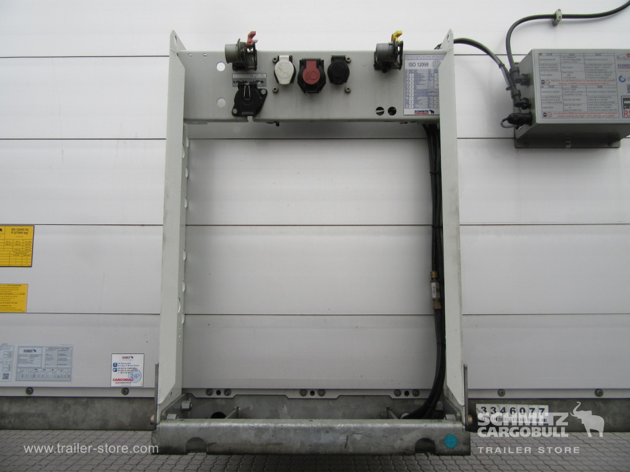 Schmitz Cargobull Curtainsider Standard Getränke 