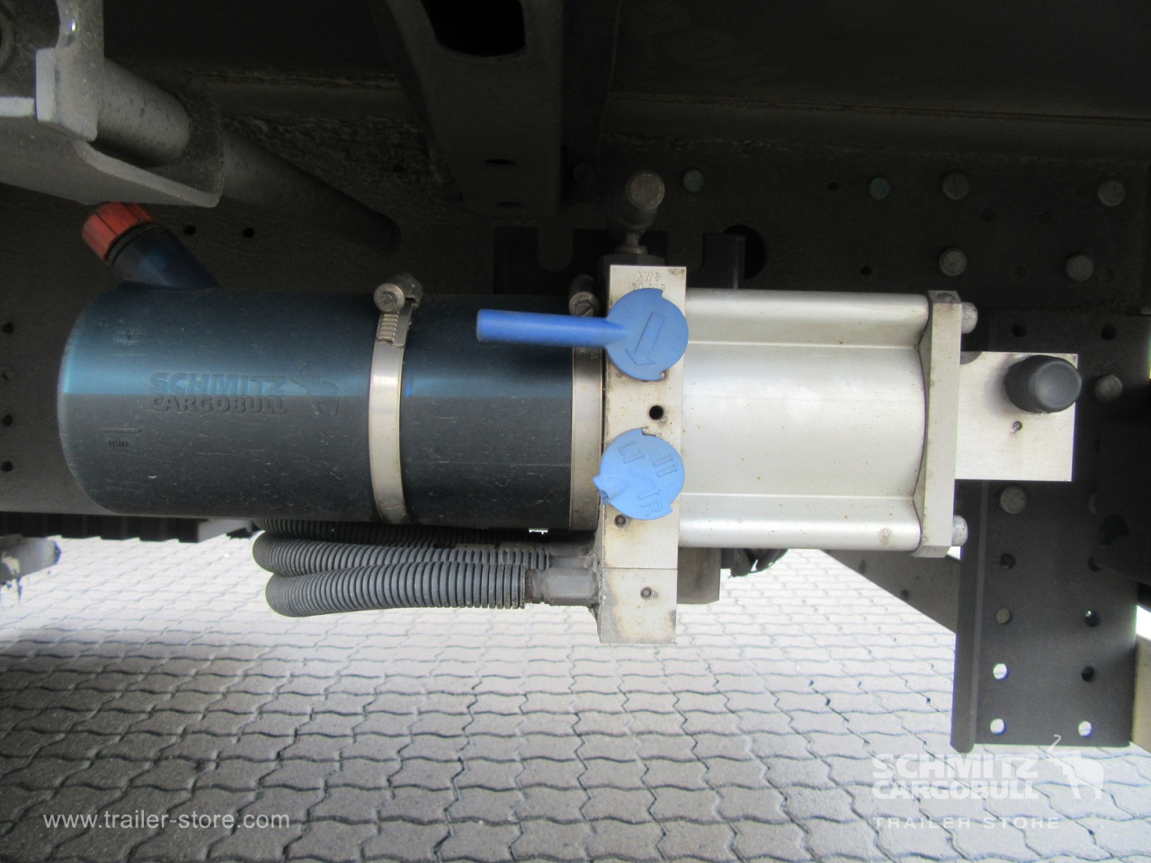 Schmitz Cargobull Curtainsider Mega Getränke 