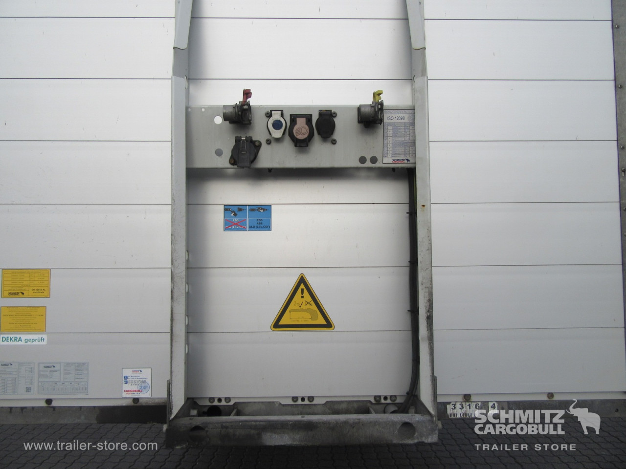 Schmitz Cargobull Curtainsider Mega Getränke 