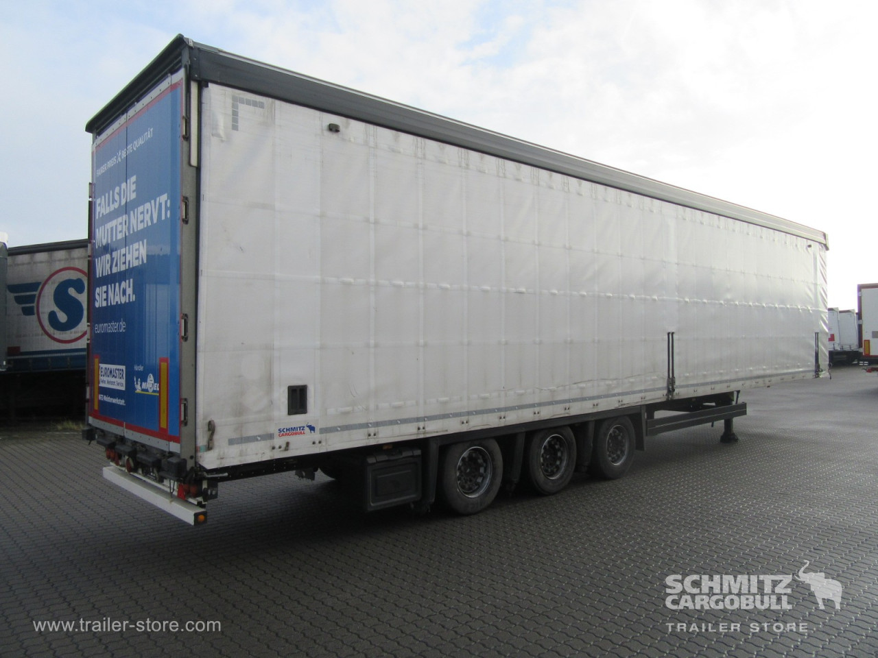 Schmitz Cargobull Curtainsider Mega Getränke 