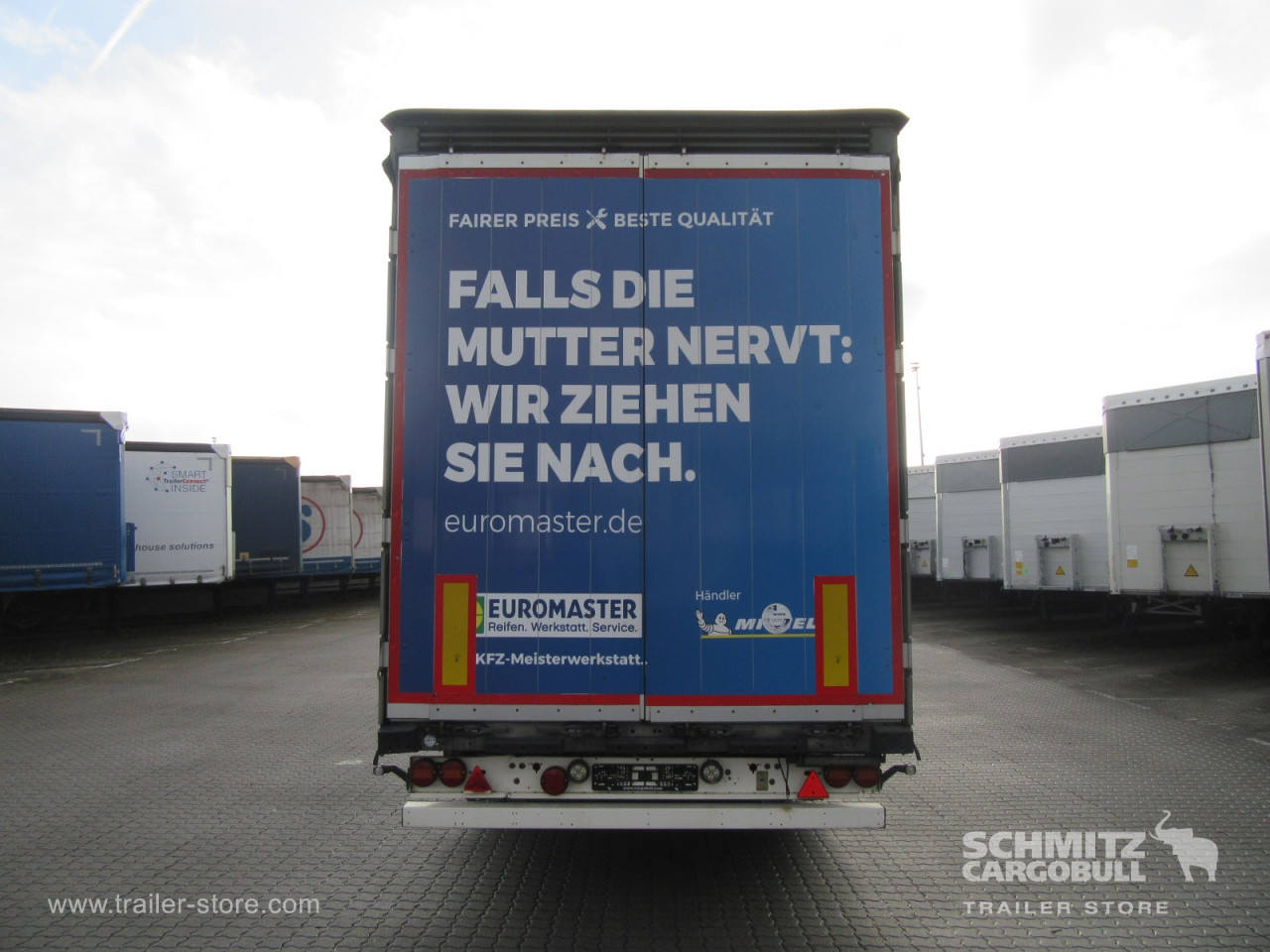 Schmitz Cargobull Curtainsider Mega Getränke 