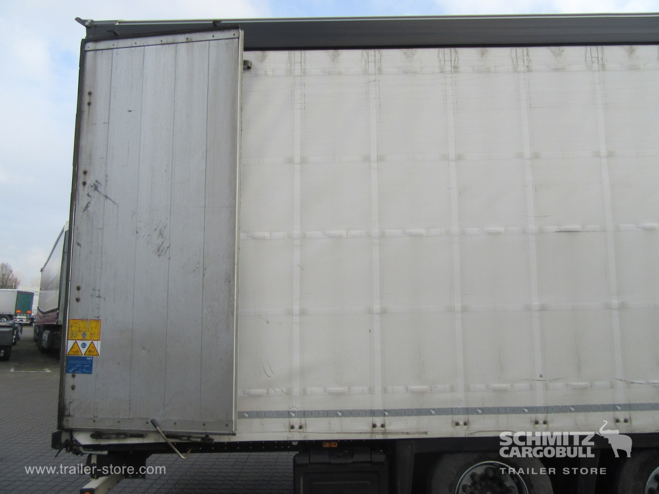Schmitz Cargobull Curtainsider Mega Getränke 