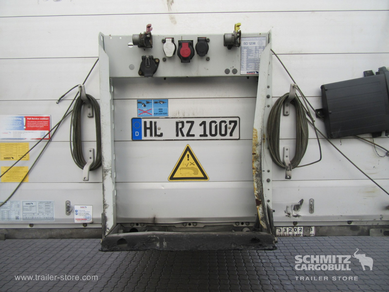 Schmitz Cargobull Curtainsider Mega Getränke 