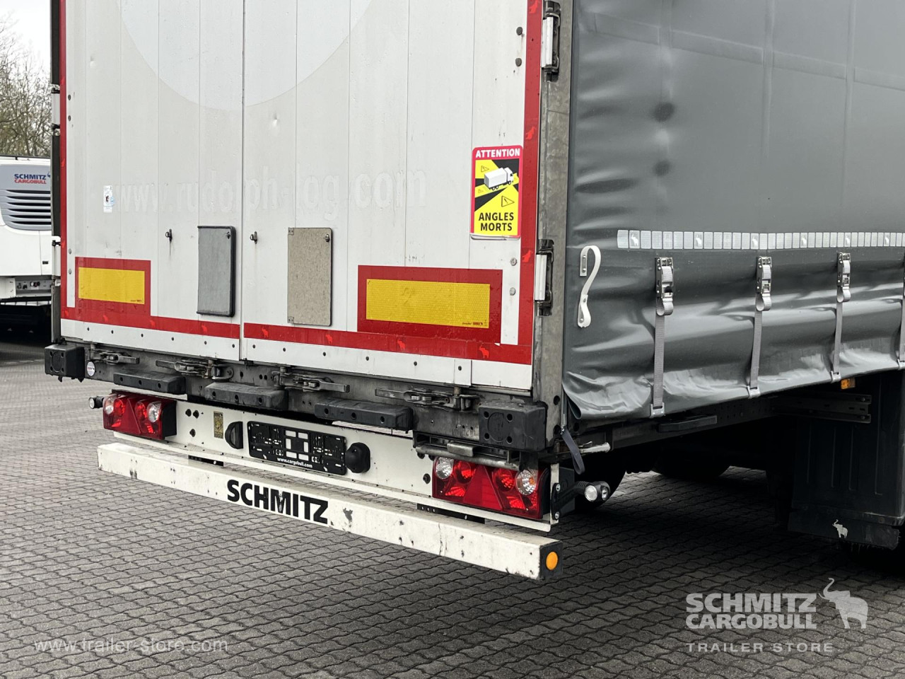 Schmitz Cargobull Curtainsider Mega Getränke 