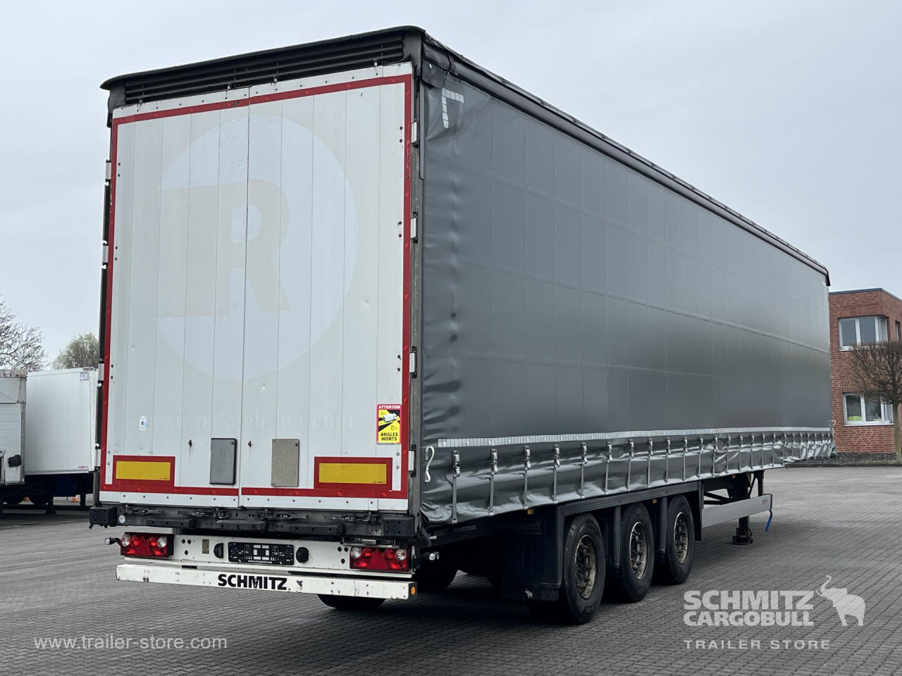 Schmitz Cargobull Curtainsider Mega Getränke 