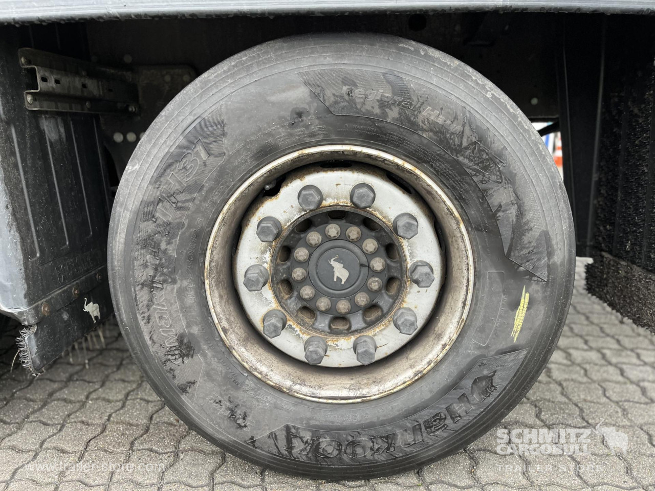 Schmitz Cargobull Curtainsider Mega Getränke 
