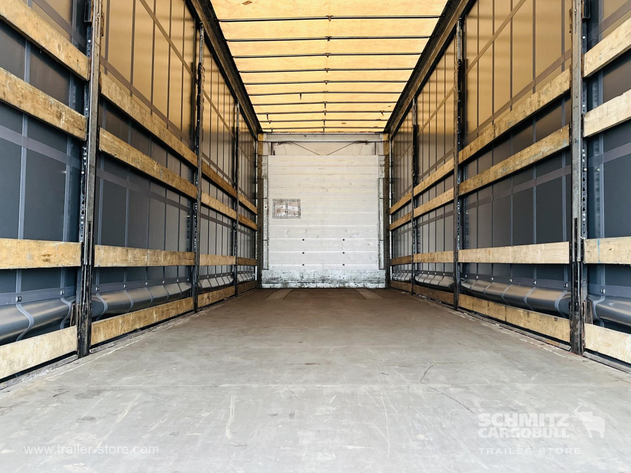 Schmitz Cargobull Curtainsider Mega Getränke 