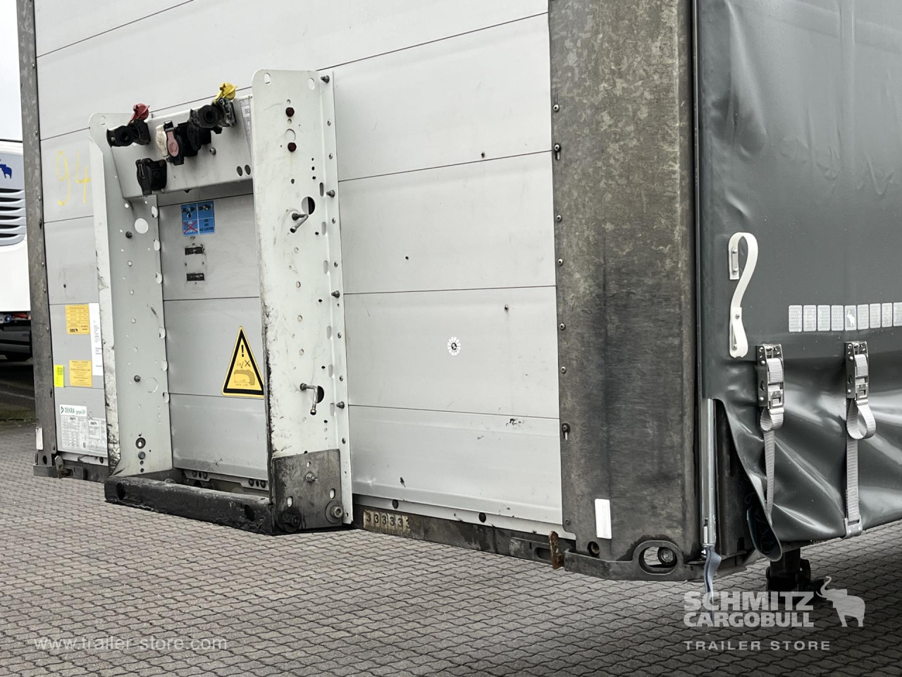 Schmitz Cargobull Curtainsider Mega Getränke 