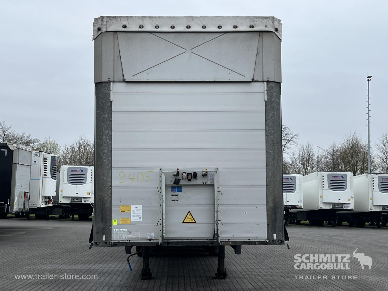 Schmitz Cargobull Curtainsider Mega Getränke 