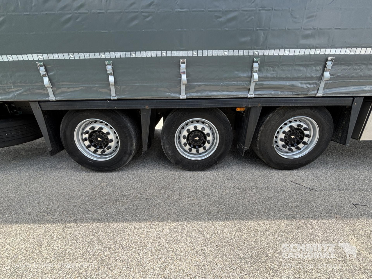 Schmitz Cargobull Curtainsider Mega 