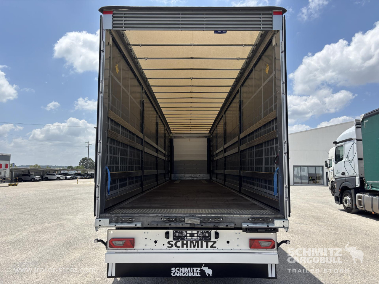 Schmitz Cargobull Curtainsider Mega 