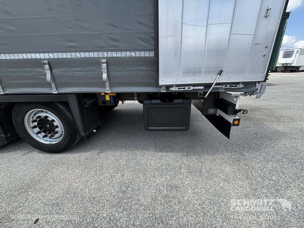 Schmitz Cargobull Curtainsider Mega 