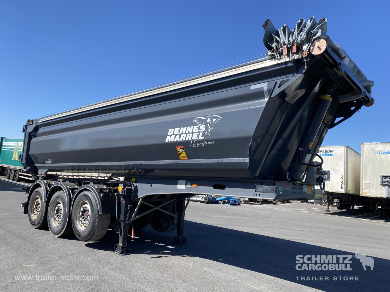 Schmitz Cargobull Semitrailer Tipper Steel half pipe body 26m³ 