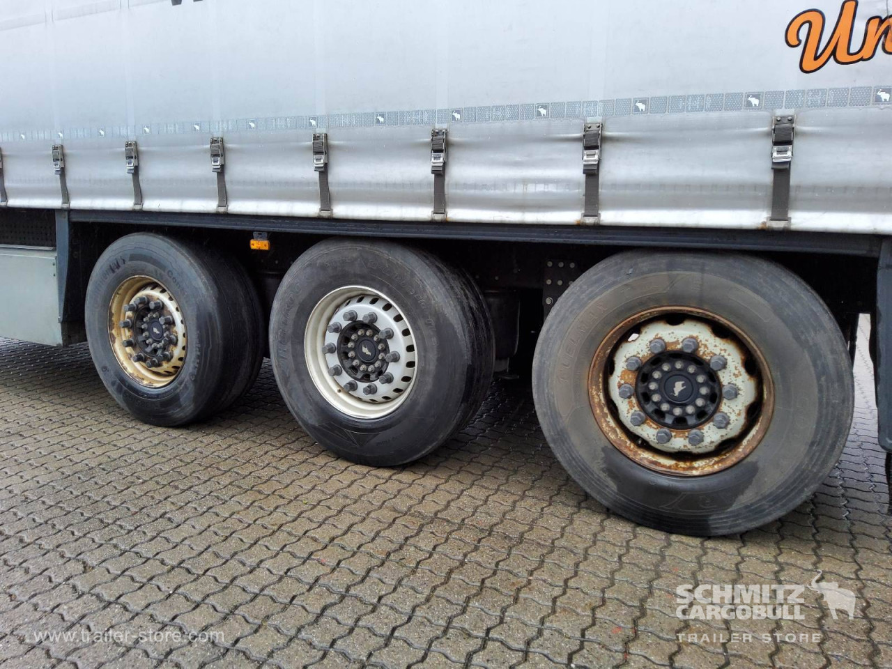 Schmitz Cargobull Curtainsider Standard Getränke 