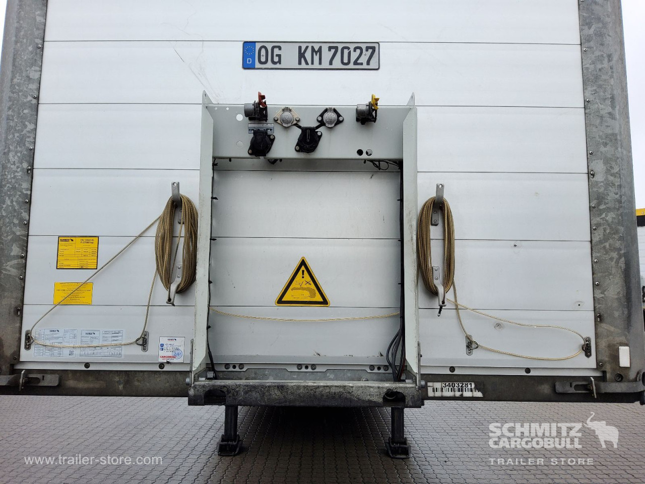 Schmitz Cargobull Curtainsider Standard Getränke 
