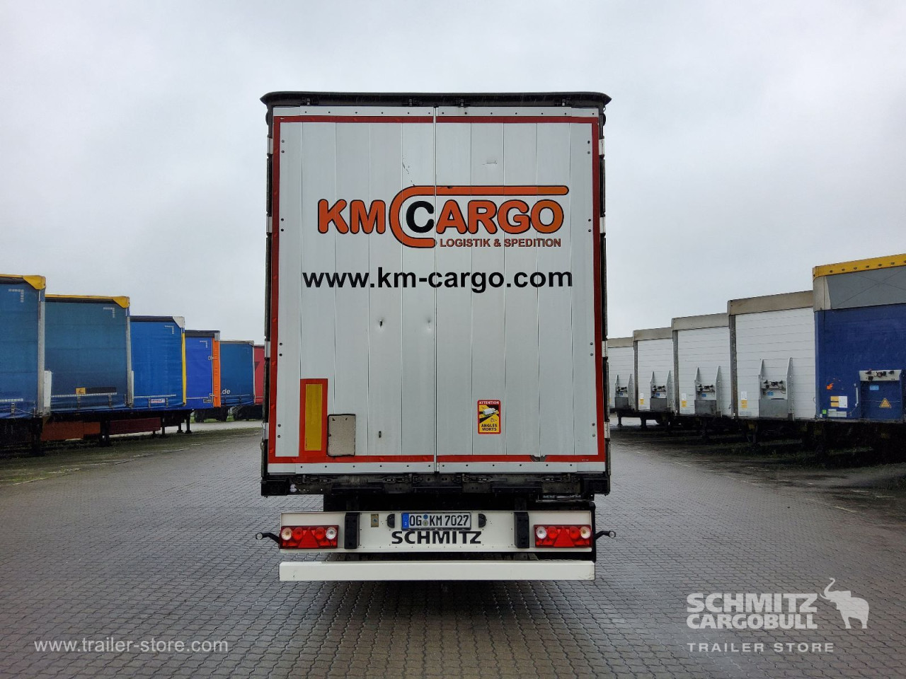Schmitz Cargobull Curtainsider Standard Getränke 