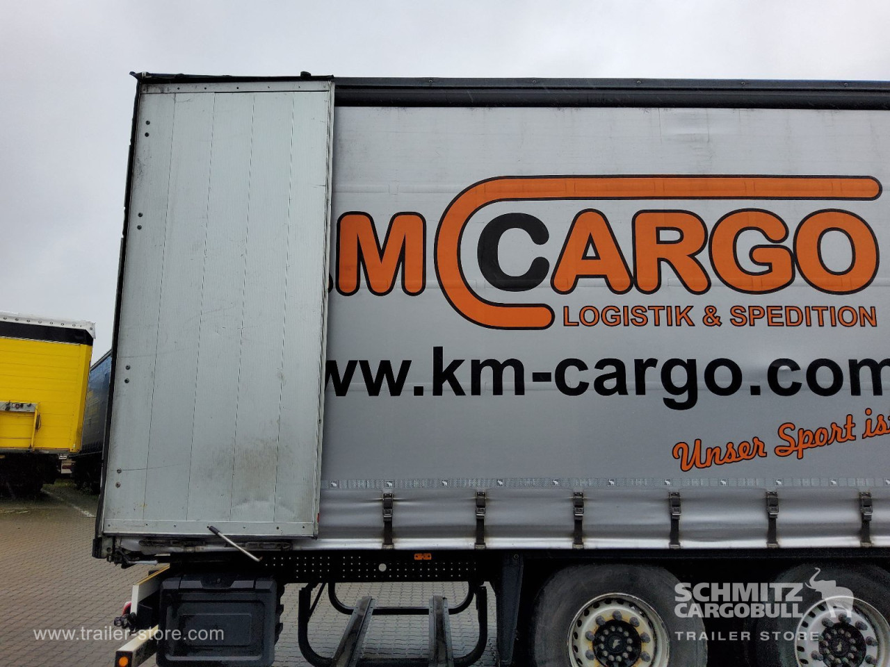 Schmitz Cargobull Curtainsider Standard Getränke 