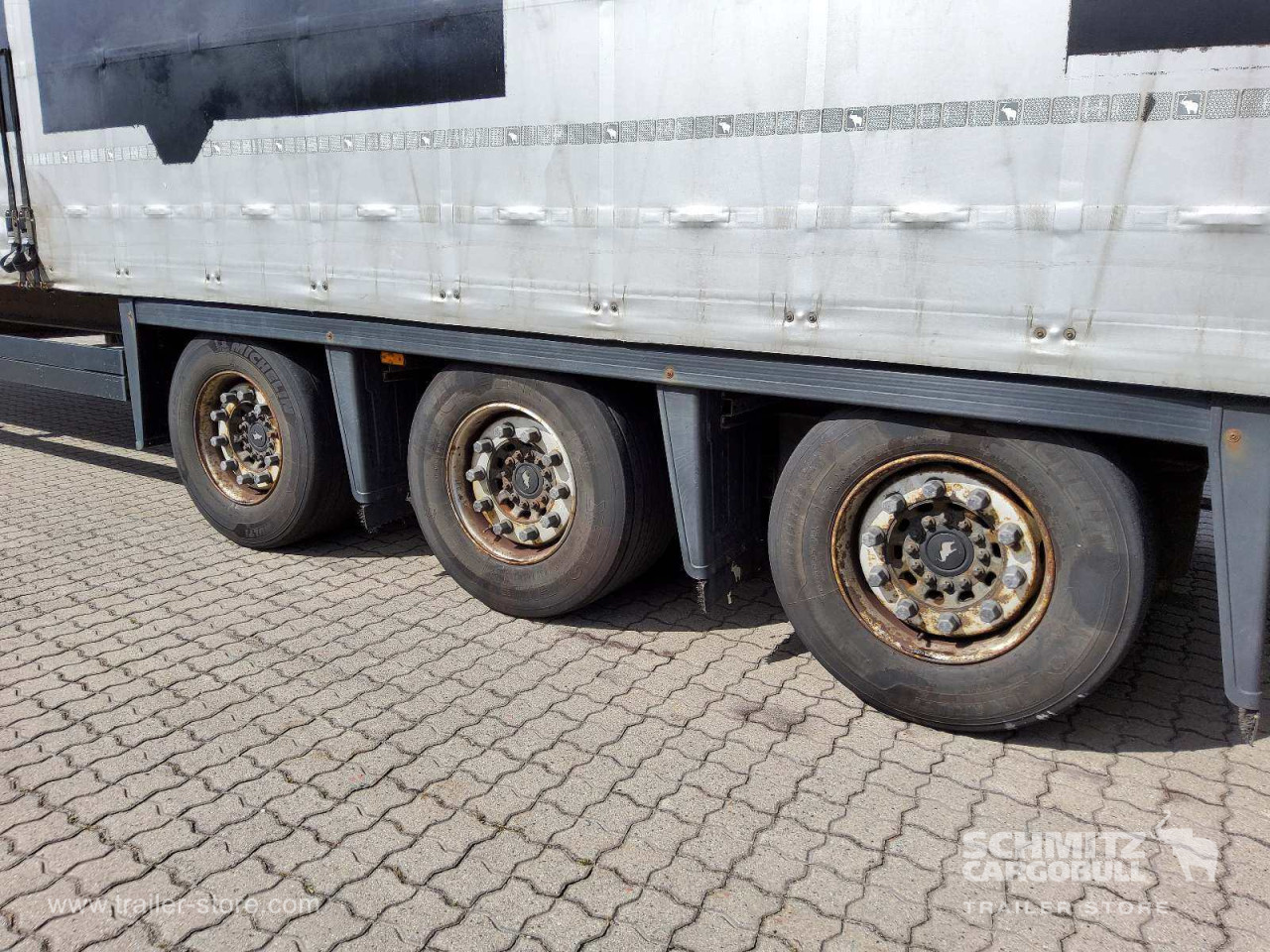 Schmitz Cargobull Curtainsider Mega Getränke 