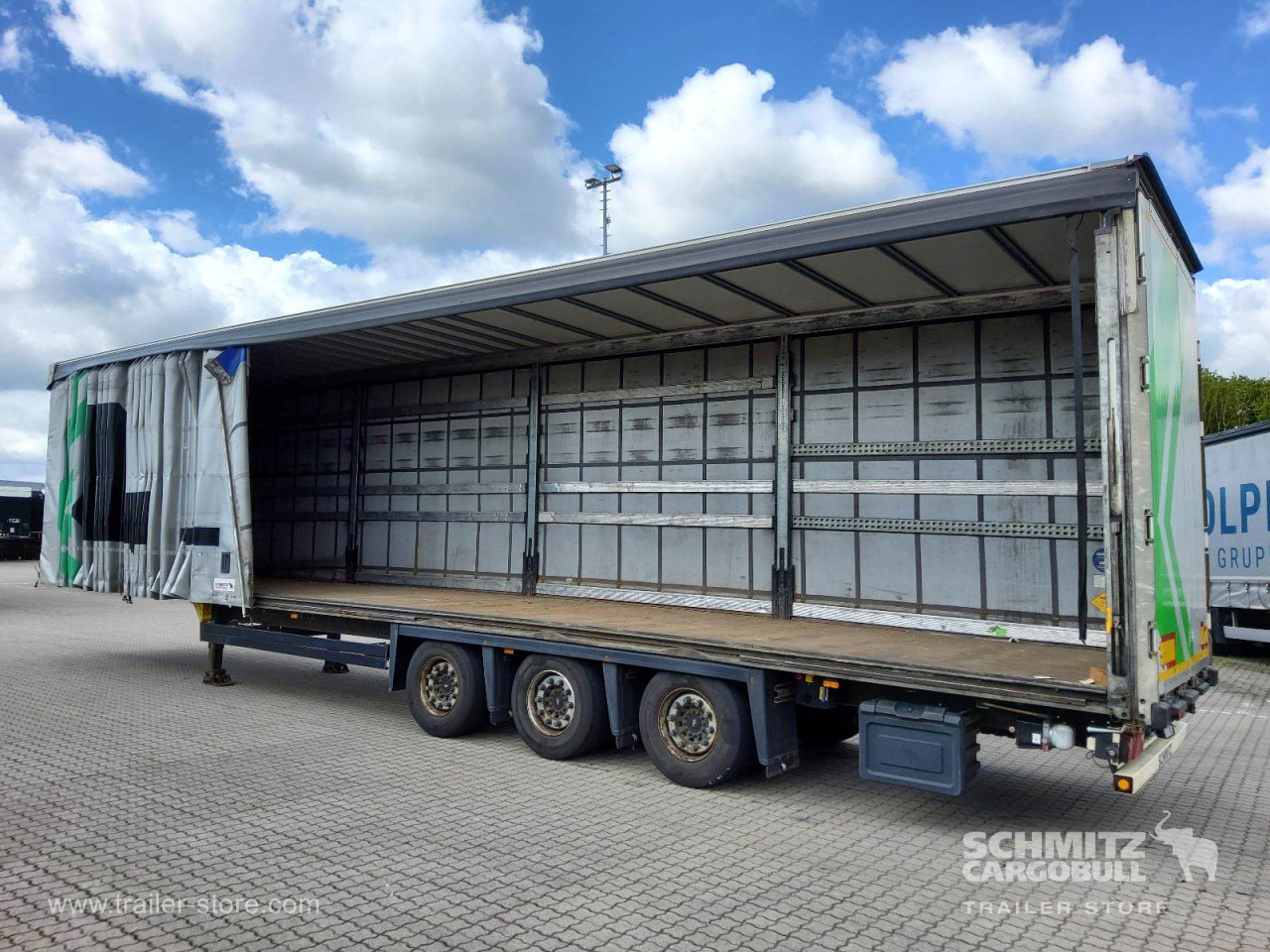 Schmitz Cargobull Curtainsider Mega Getränke 