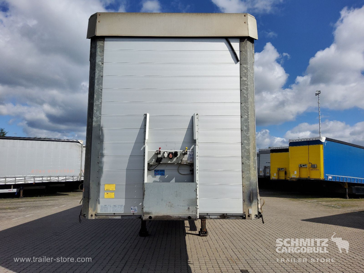 Schmitz Cargobull Curtainsider Mega Getränke 