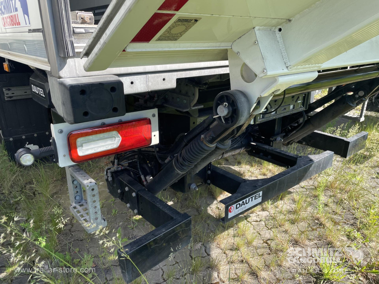 Schmitz Cargobull Tiefkühler Standard Doppelstock Trennwand Ladebordwand 