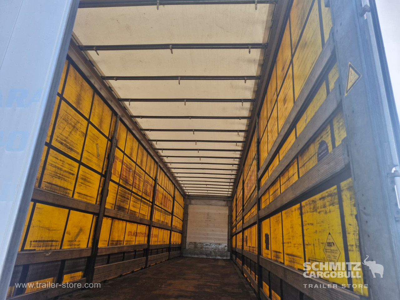 Schmitz Cargobull Curtainsider Mega 