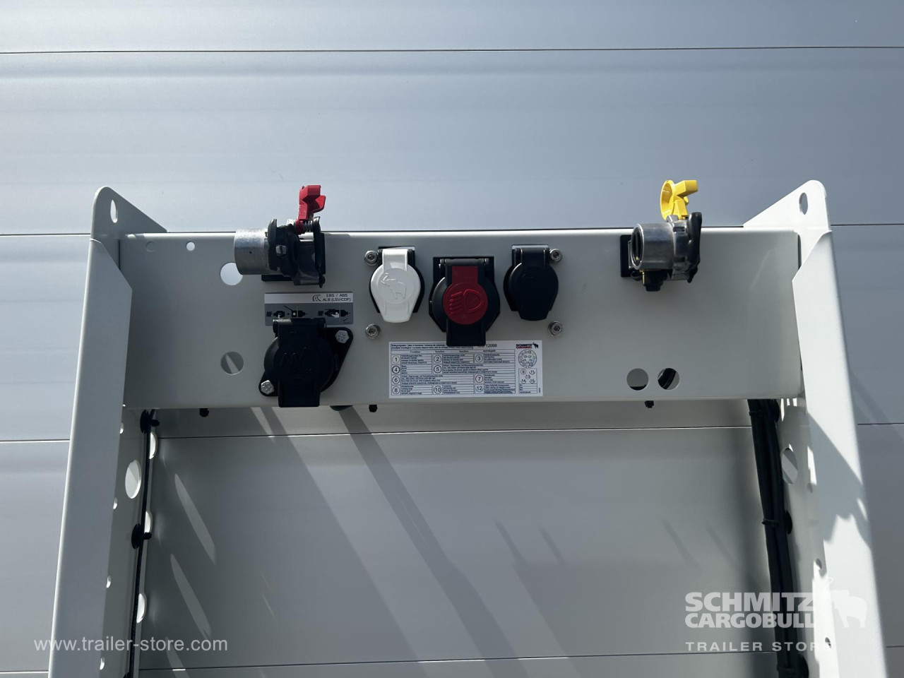 Schmitz Cargobull Curtainsider Mega Getränke 