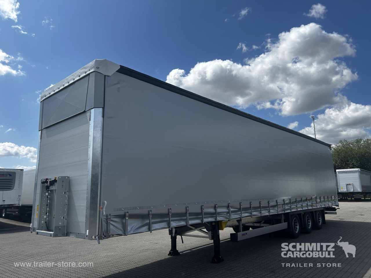 Schmitz Cargobull Curtainsider Mega Getränke 