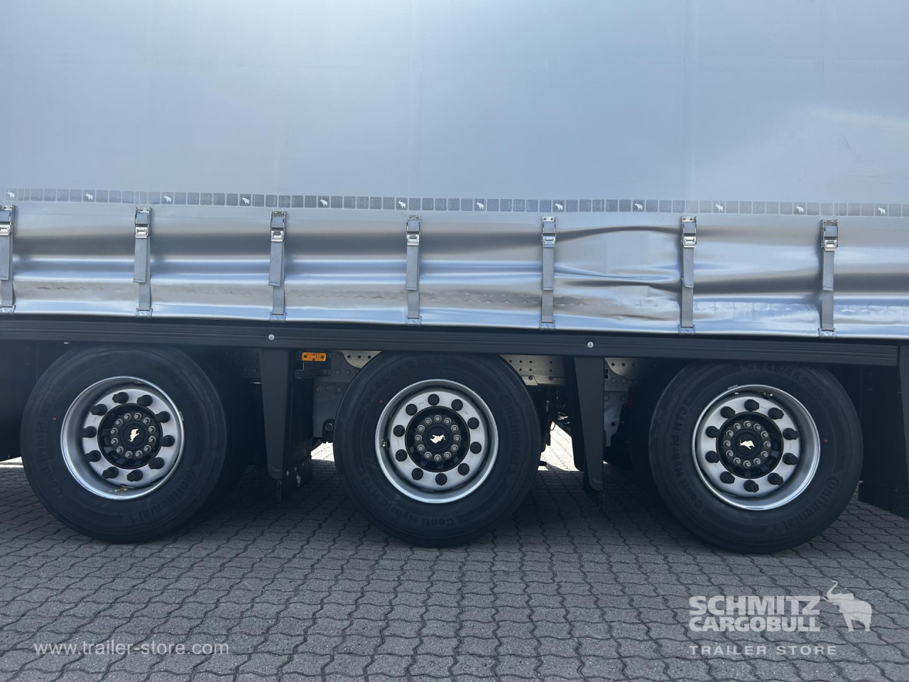 Schmitz Cargobull Curtainsider Mega Getränke 