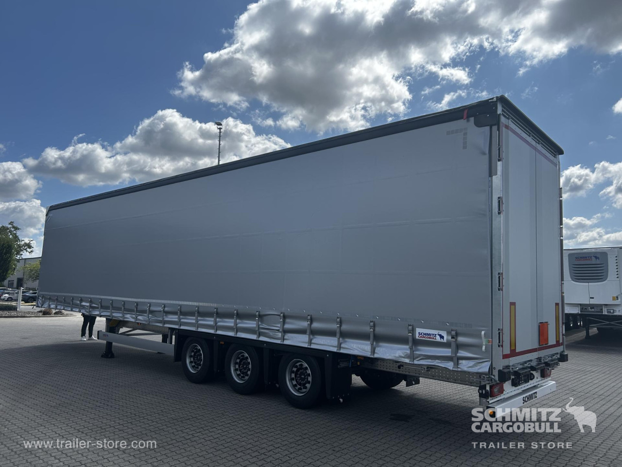 Schmitz Cargobull Curtainsider Mega Getränke 