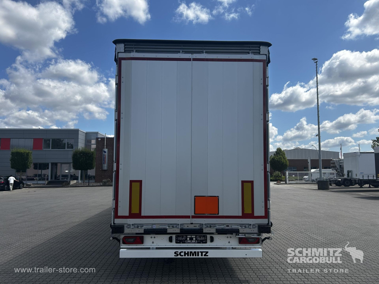 Schmitz Cargobull Curtainsider Mega Getränke 