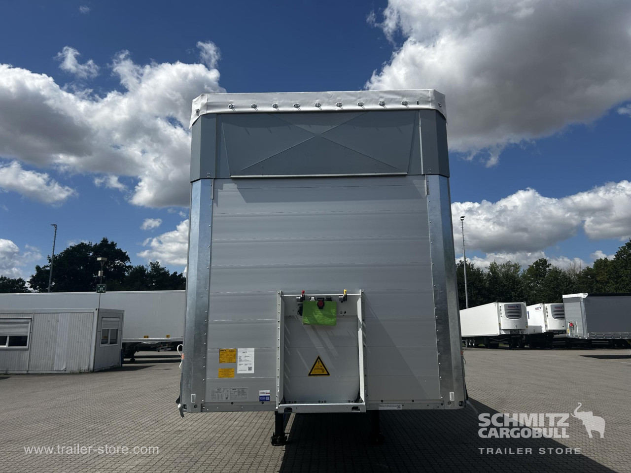 Schmitz Cargobull Curtainsider Mega Getränke 