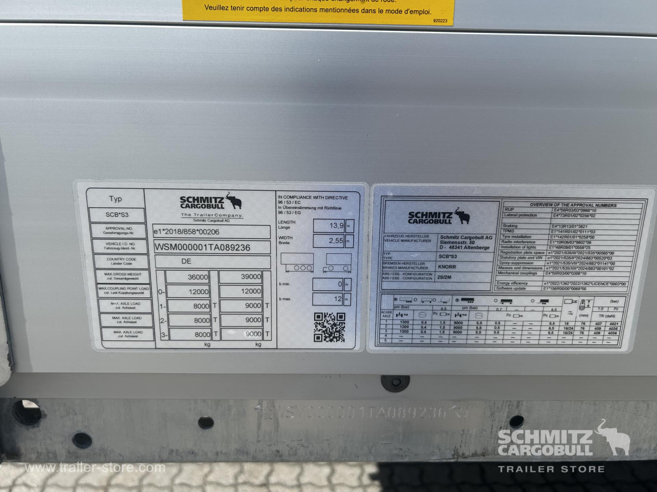 Schmitz Cargobull Curtainsider Mega Getränke 