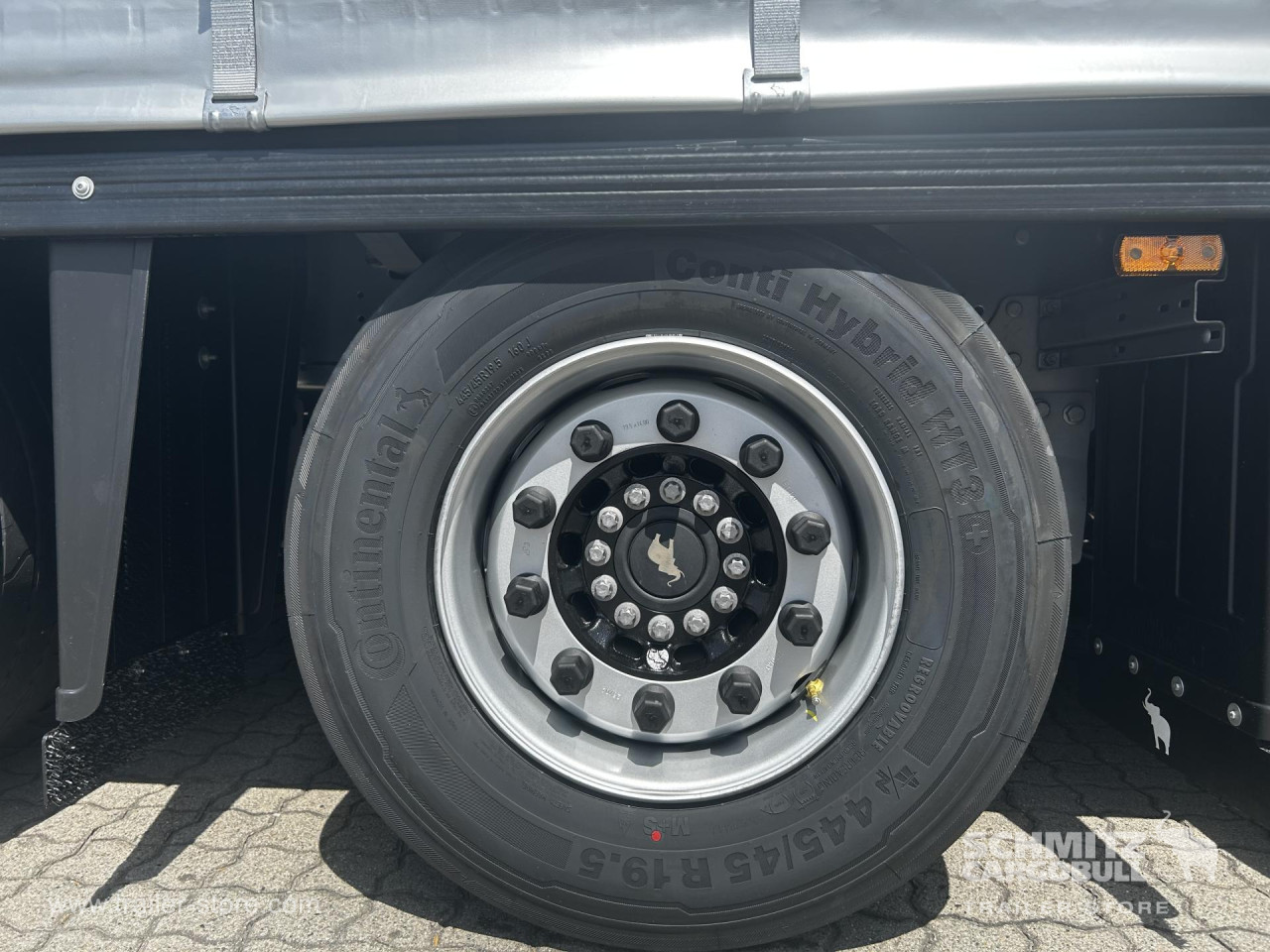 Schmitz Cargobull Curtainsider Mega Getränke 