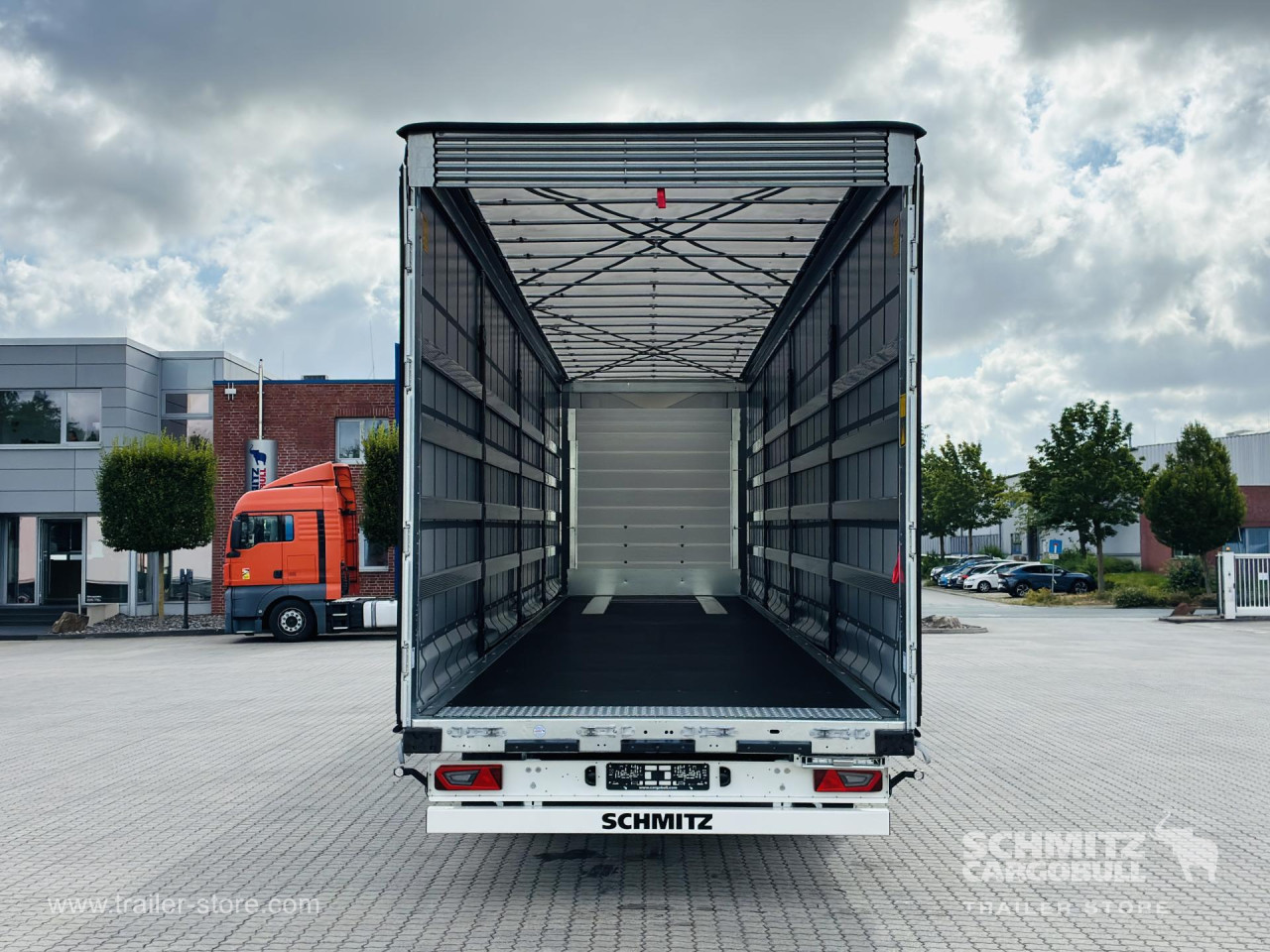 Schmitz Cargobull Curtainsider Mega Getränke 