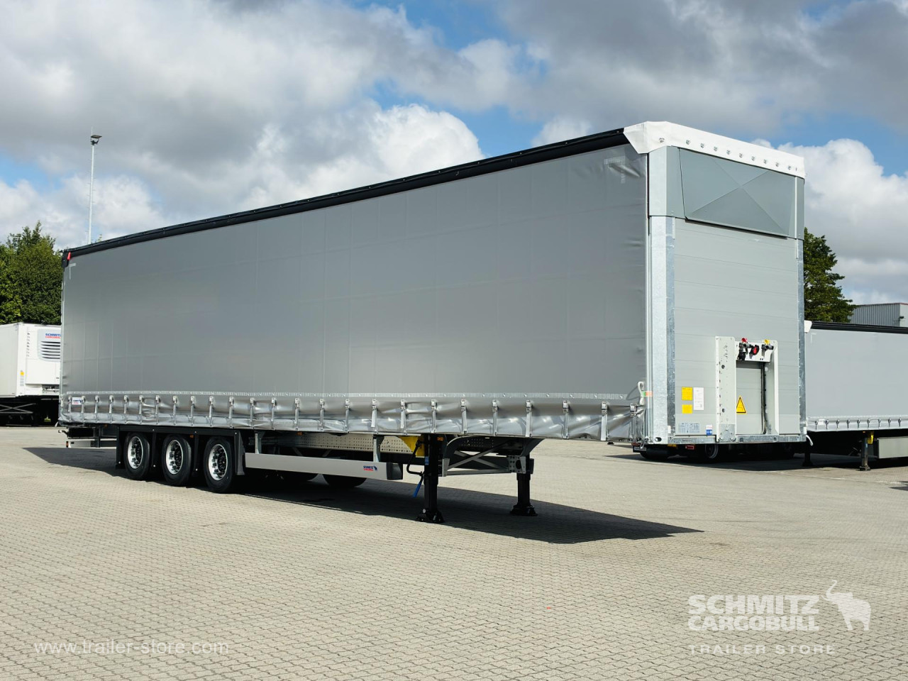 Schmitz Cargobull Curtainsider Mega Getränke 