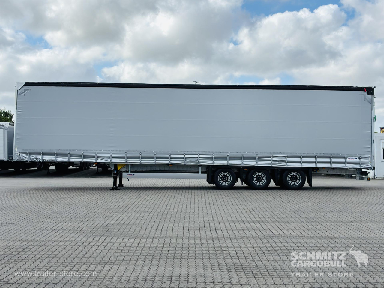 Schmitz Cargobull Curtainsider Mega Getränke 