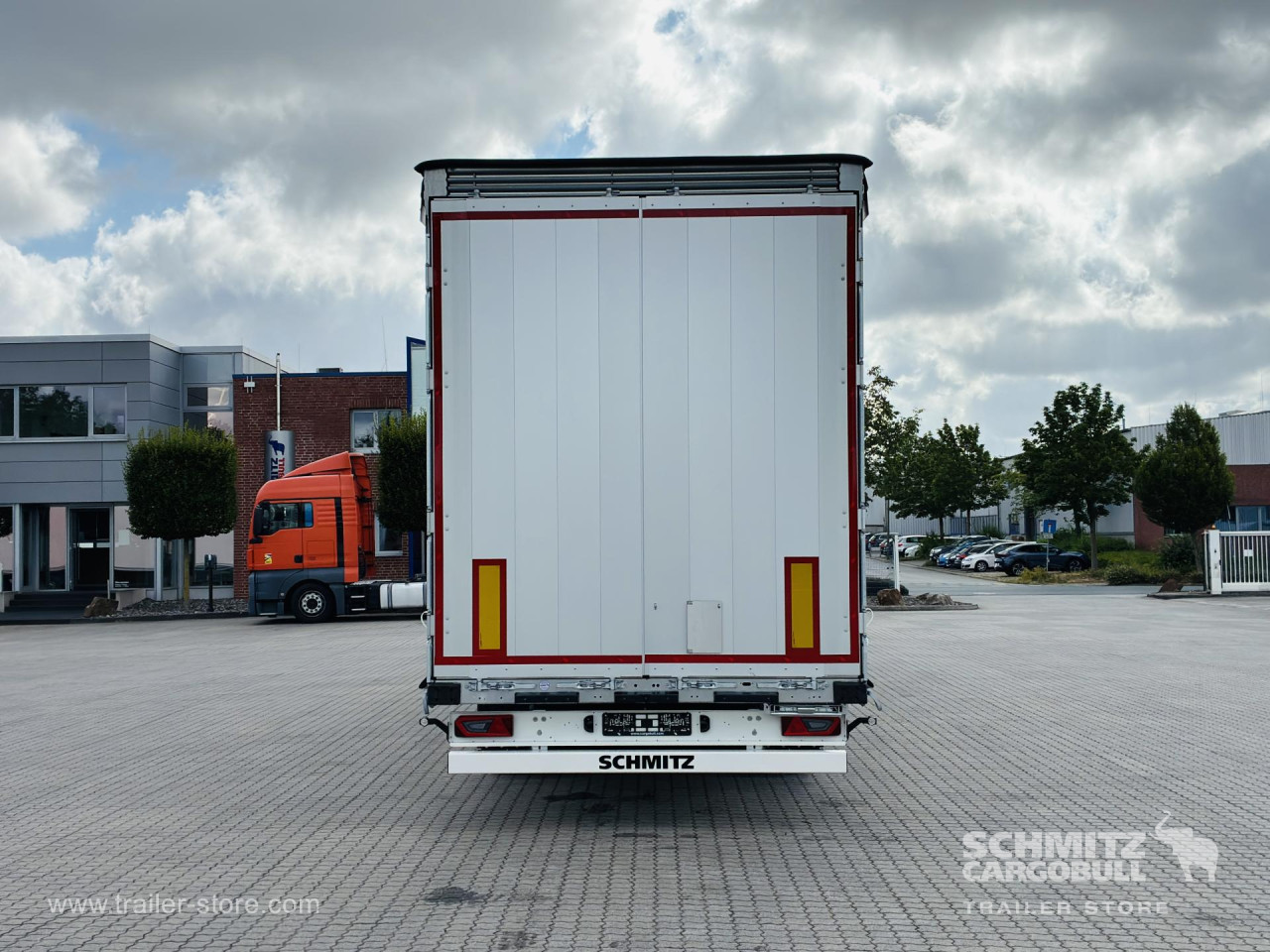 Schmitz Cargobull Curtainsider Mega Getränke 