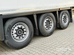 Schmitz Cargobull Tiefkühler Standard Doppelstock Trennwand Rolltor 