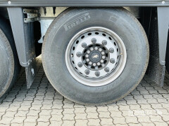 Schmitz Cargobull Tiefkühler Standard Doppelstock Trennwand Rolltor 